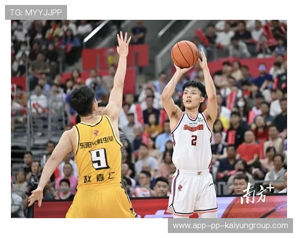 广东宏远连续夺胜，争夺冠军目标坚定！，广东宏远队总冠军领奖画面