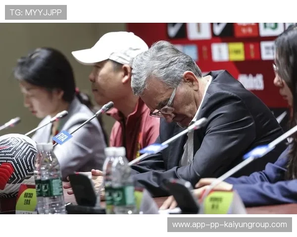 球队主教练新闻发布会引发媒体热议,足球队主教练 球队主教练新闻发布会引发媒体热议,足球队主教练