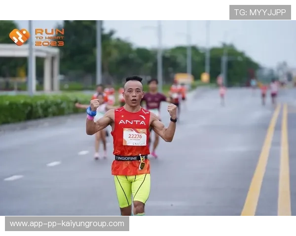 胡志明市马拉松:越南跑者破纪录,赛事精彩纷呈!,越南胡志明街拍 胡志明市马拉松:越南跑者破纪录,赛事精彩纷呈!,越南胡志明街拍